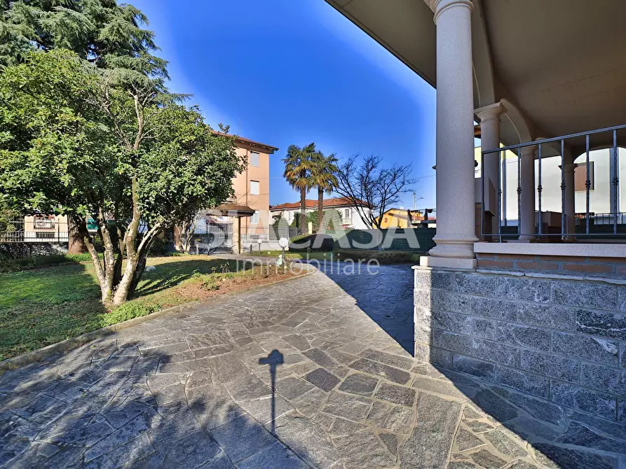 Immagine 27 di Villa in vendita  in via Volta a Busnago