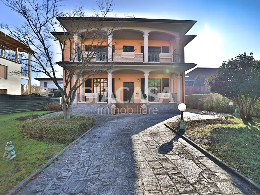 Immagine 28 di Villa in vendita  in via Volta a Busnago
