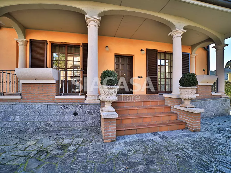 Immagine 29 di Villa in vendita  in via Volta a Busnago