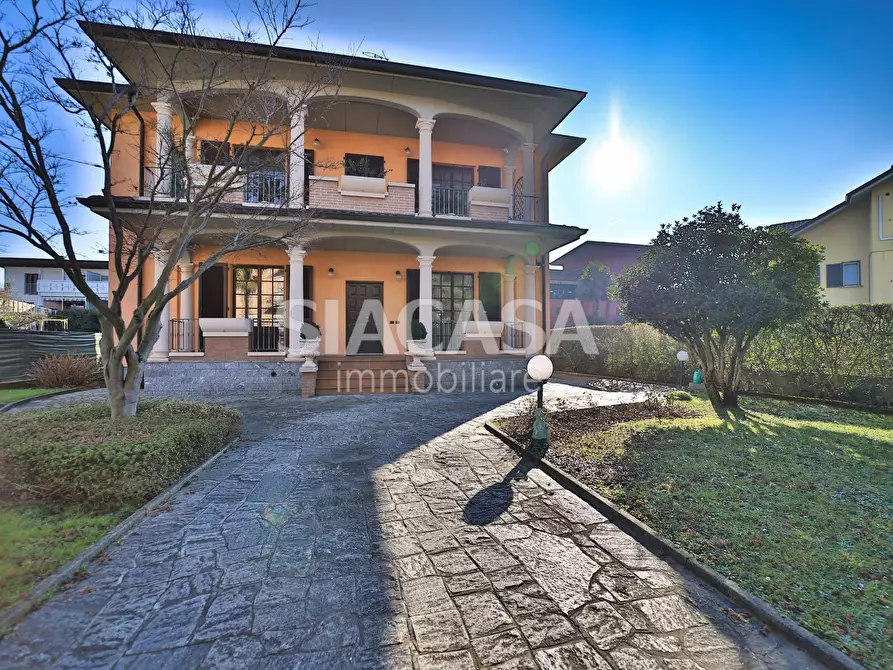 Immagine 30 di Villa in vendita  in via Volta a Busnago