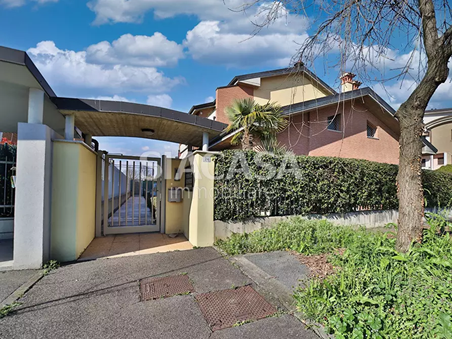 Immagine 22 di Appartamento in vendita  in via Carlo Porta a Cambiago