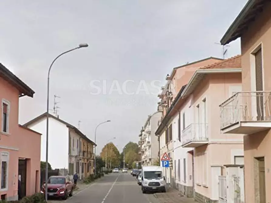 Immagine 2 di Negozio in vendita  in Burago di Molgora a Burago Di Molgora