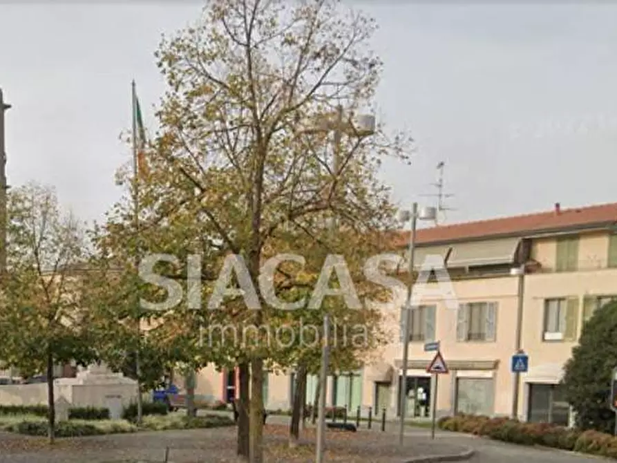 Immagine 4 di Negozio in vendita  in Burago di Molgora a Burago Di Molgora