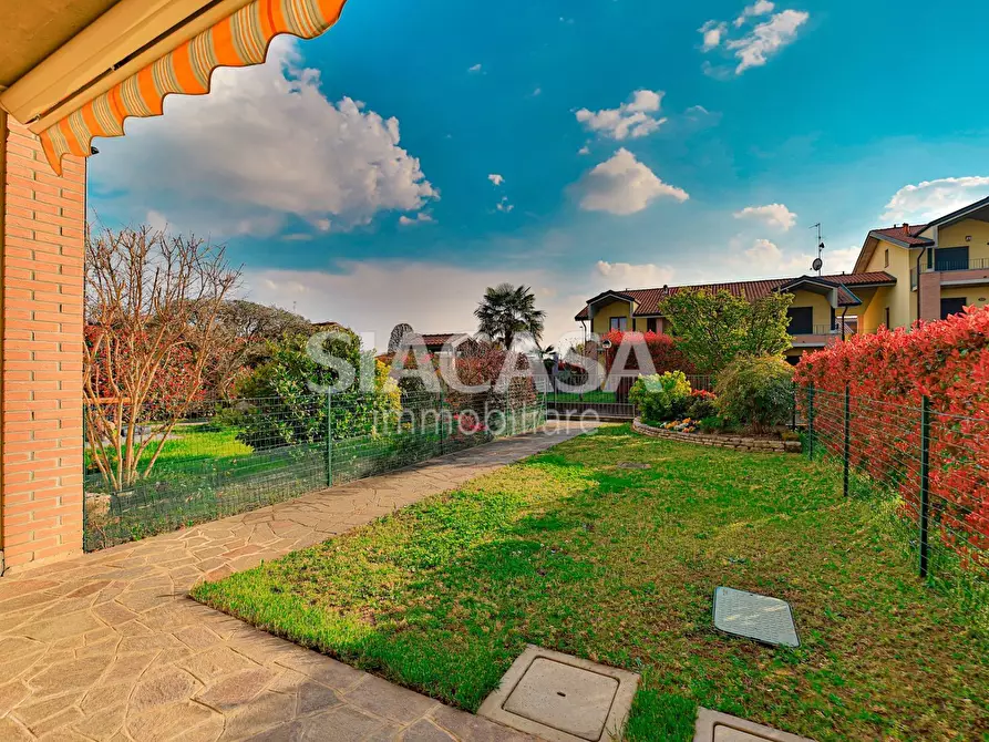 Immagine 3 di Villa in vendita  in Via Caduti Della Libertà a Verderio