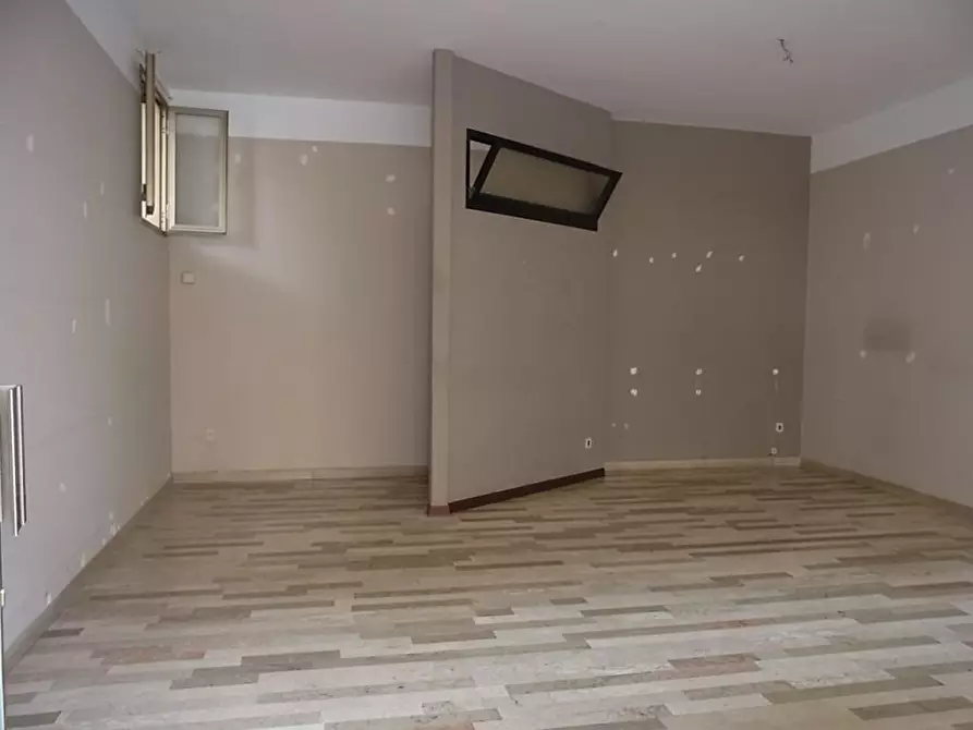 Immagine 2 di Negozio in affitto  a Crocetta Del Montello