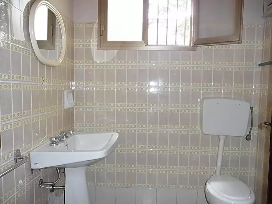 Immagine 6 di Negozio in affitto  a Crocetta Del Montello