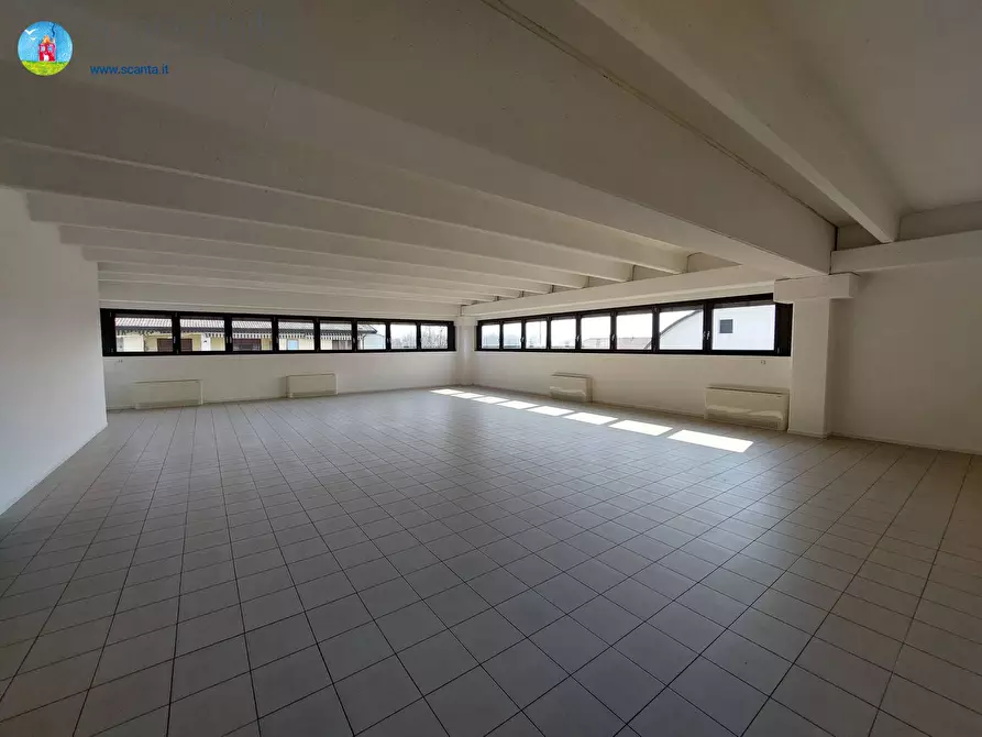 Immagine 4 di Negozio in affitto  a Treviso