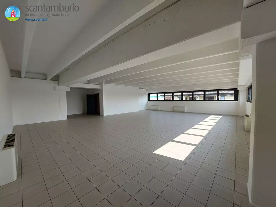 Immagine 11 di Negozio in affitto  a Treviso