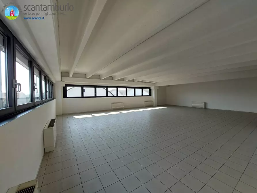 Immagine 13 di Negozio in affitto  a Treviso