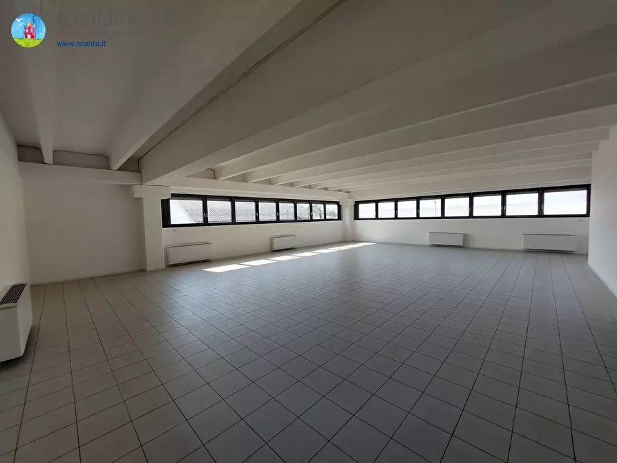 Immagine 17 di Negozio in affitto  a Treviso