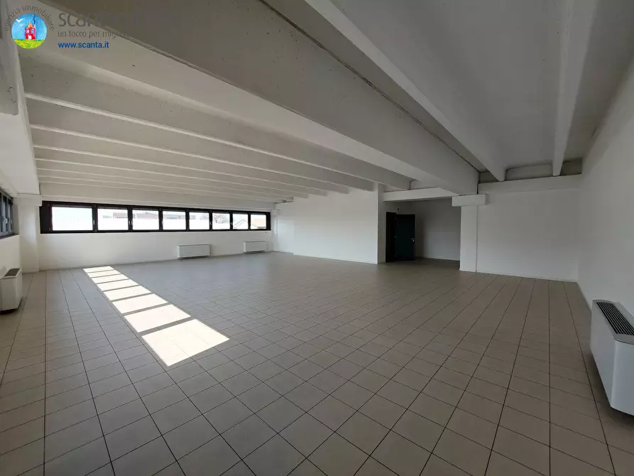 Immagine 18 di Negozio in affitto  a Treviso