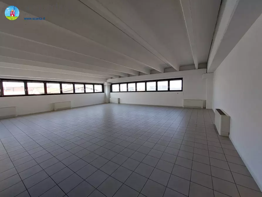 Immagine 2 di Negozio in affitto  a Treviso