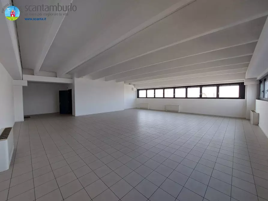 Immagine 22 di Negozio in affitto  a Treviso