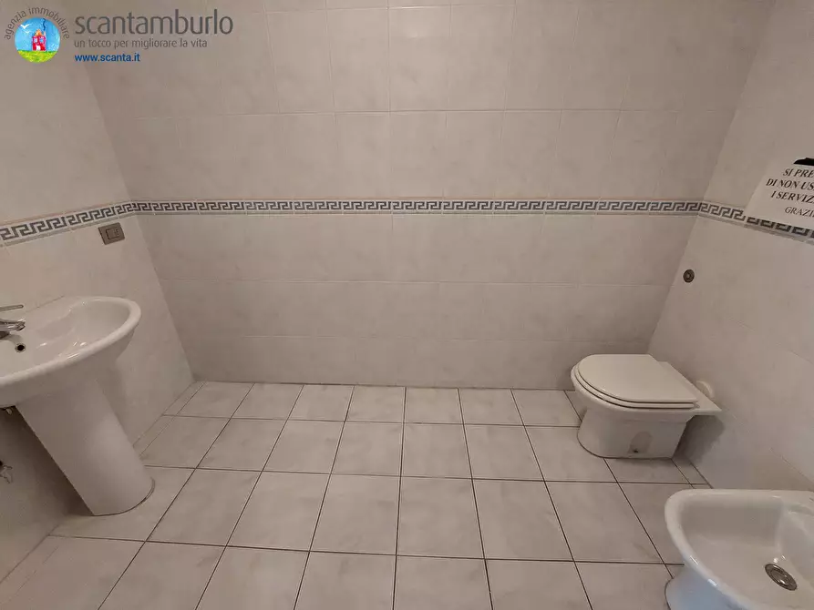 Immagine 26 di Negozio in affitto  a Treviso