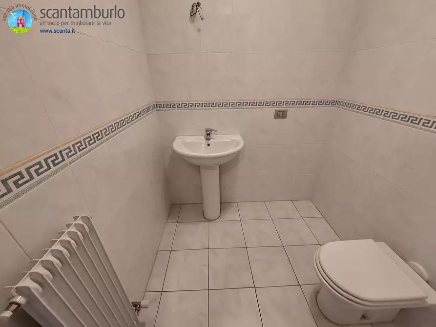 Immagine 27 di Negozio in affitto  a Treviso