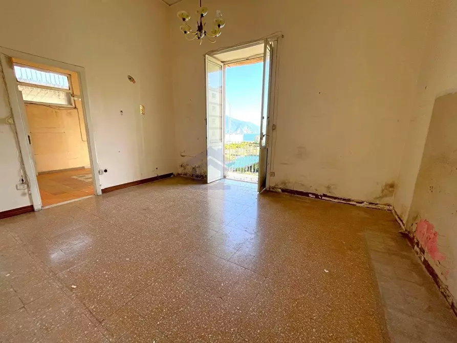 Immagine 8 di Appartamento in vendita  in corso umberto I a Torre Annunziata