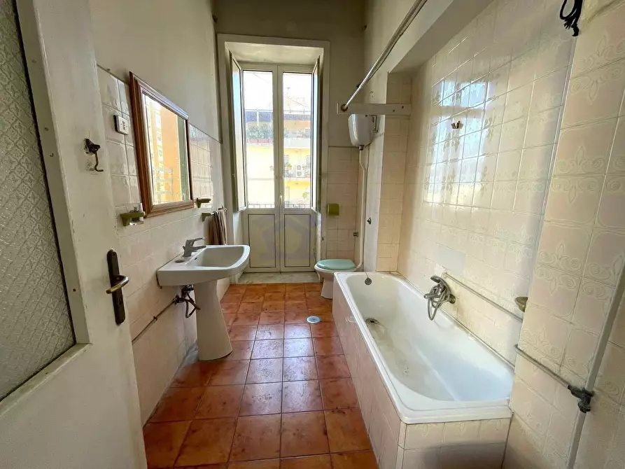 Immagine 12 di Appartamento in vendita  in corso umberto I a Torre Annunziata