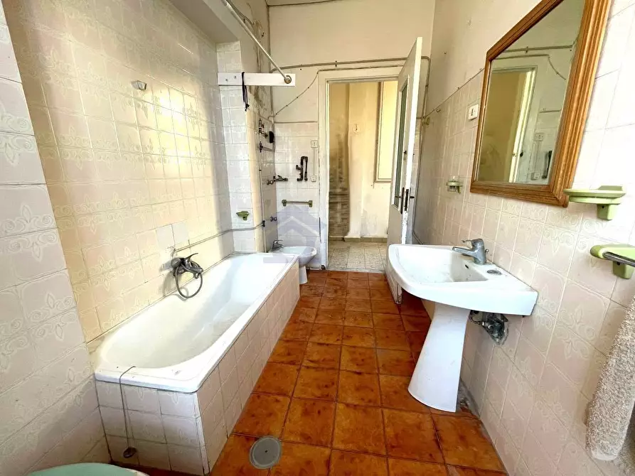 Immagine 13 di Appartamento in vendita  in corso umberto I a Torre Annunziata