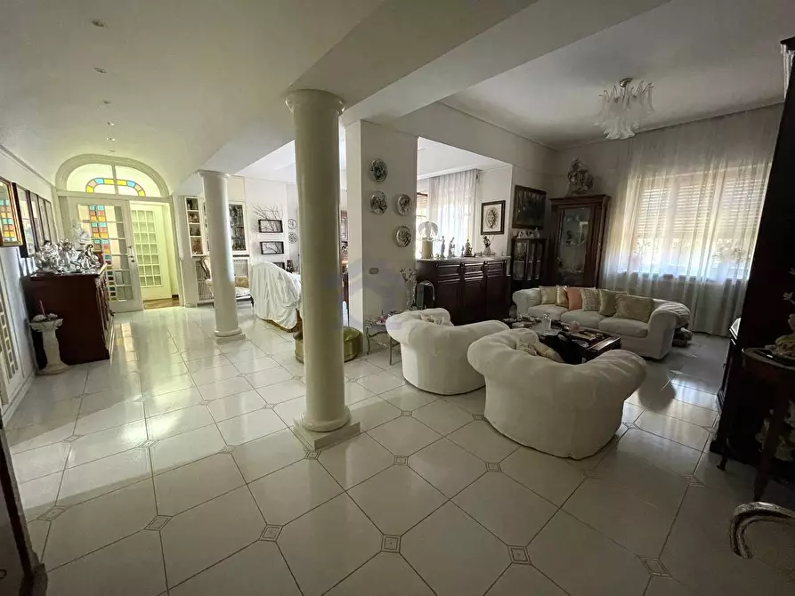 Immagine 11 di Appartamento in vendita  in via gambardella a Torre Annunziata