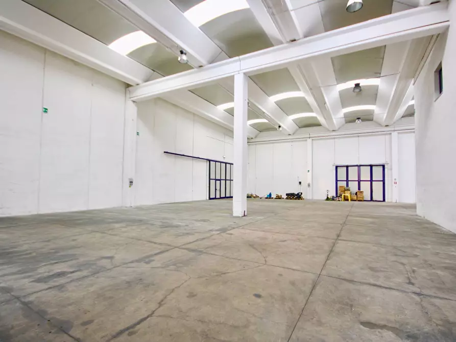 Immagine 4 di Capannone industriale in vendita  in Via Gabon a Olbia