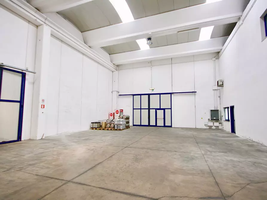 Immagine 7 di Capannone industriale in vendita  in Via Gabon a Olbia