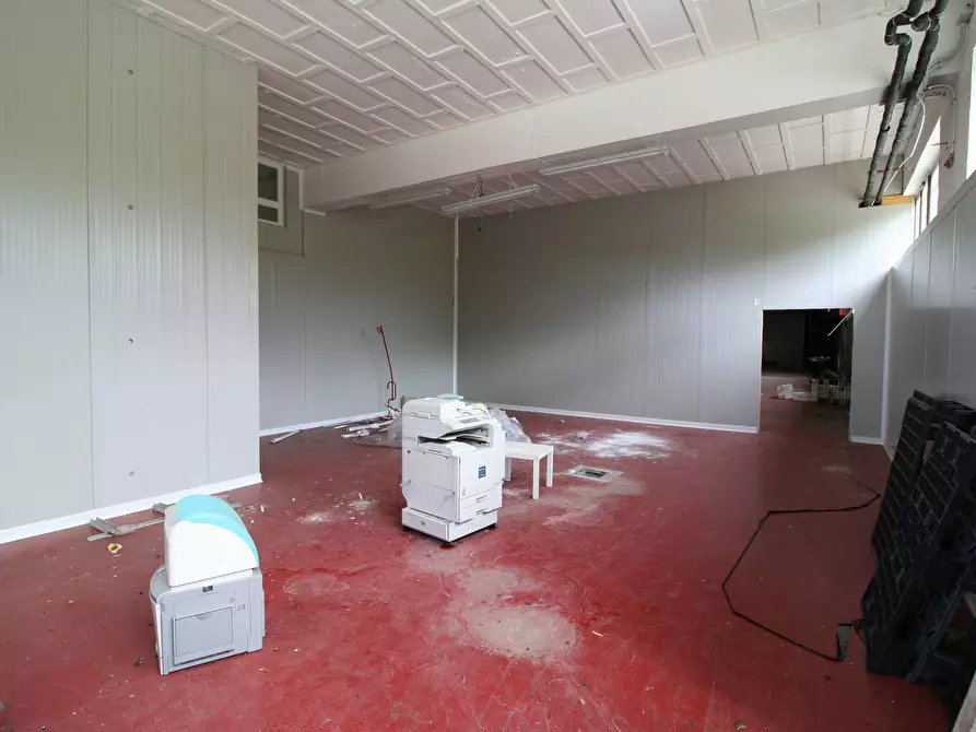 Immagine 4 di Palazzo in vendita  in STRADA CIMINA a Viterbo