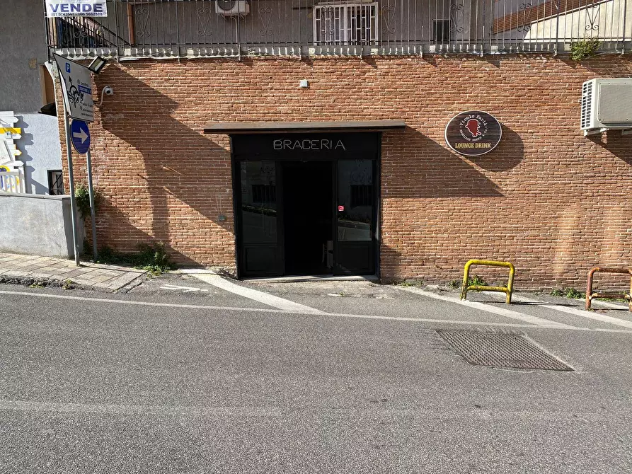 Immagine 2 di Negozio in vendita  in via Pini di Solimene a San Giorgio A Cremano