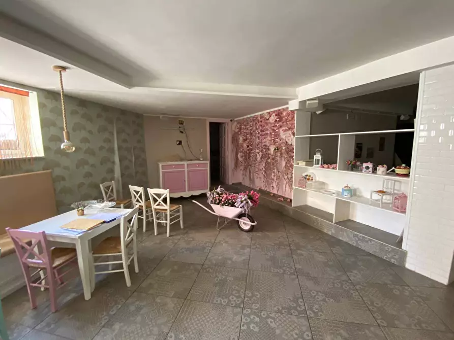 Immagine 8 di Negozio in vendita  in via Pini di Solimene a San Giorgio A Cremano