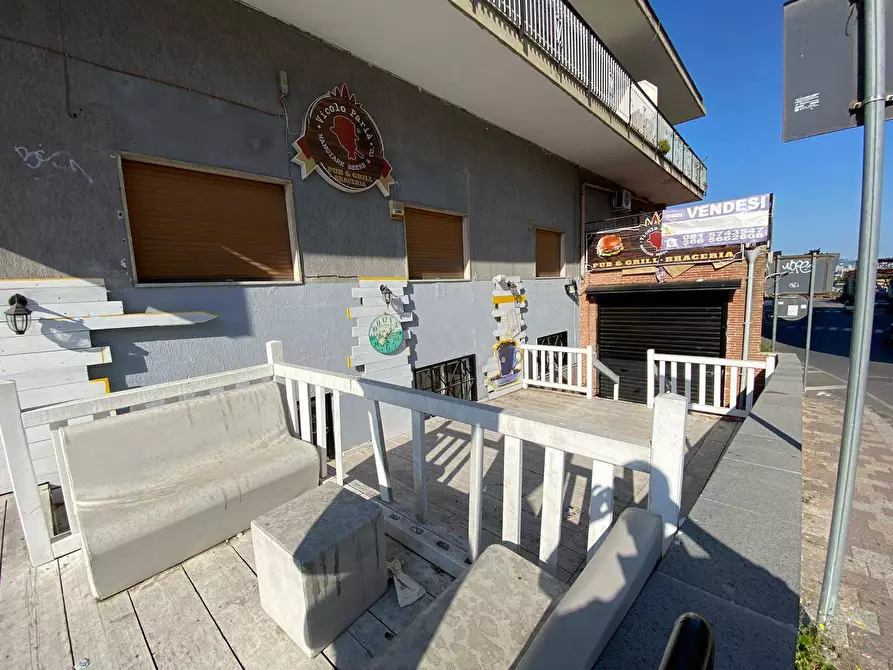 Immagine 1 di Negozio in vendita  in via Pini di Solimene a San Giorgio A Cremano