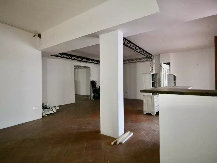 Immagine 6 di Negozio in vendita  in Via della Marina a Arzachena