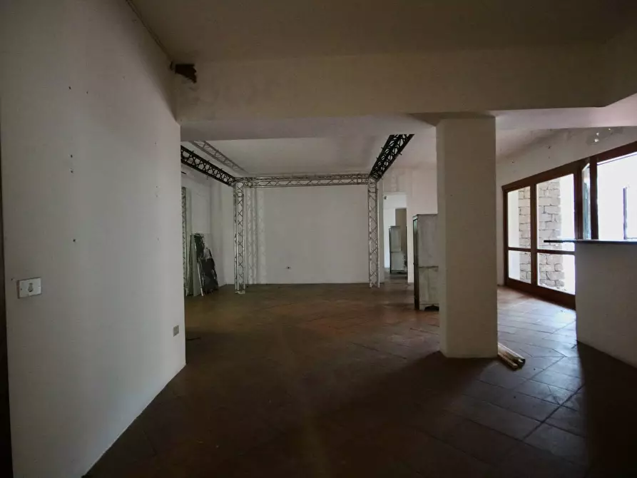 Immagine 5 di Negozio in vendita  in Via della Marina a Arzachena