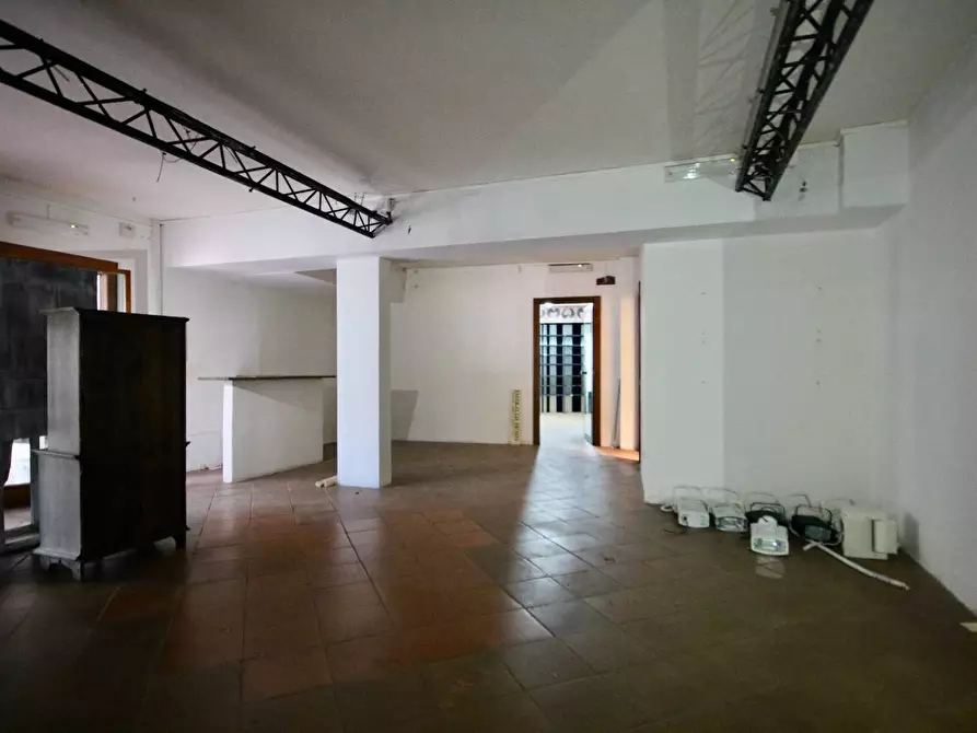 Immagine 4 di Negozio in vendita  in Via della Marina a Arzachena