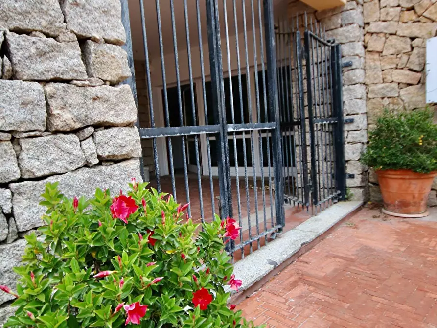 Immagine 11 di Negozio in vendita  in Via della Marina a Arzachena