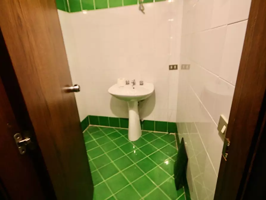 Immagine 12 di Negozio in vendita  in Via della Marina a Arzachena