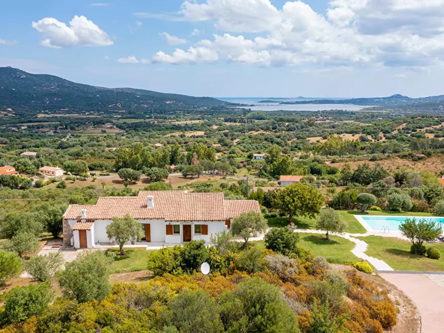 Immagine 4 di Villa in vendita  in Cugnana a Olbia