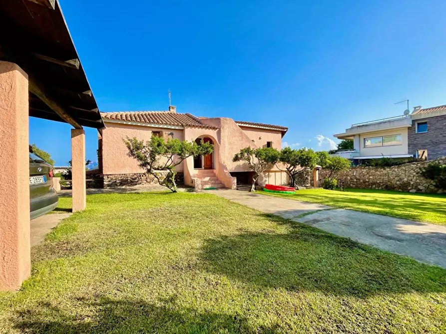 Immagine 1 di Villa in vendita  in Via Sabina a Golfo Aranci