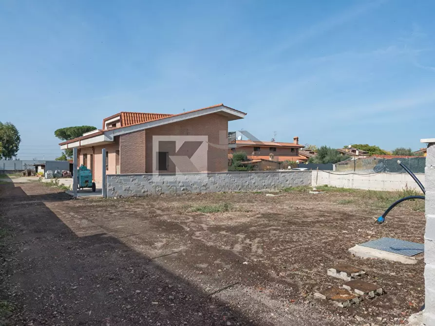 Immagine 11 di Villa in vendita  in Via Napoli a Ciampino