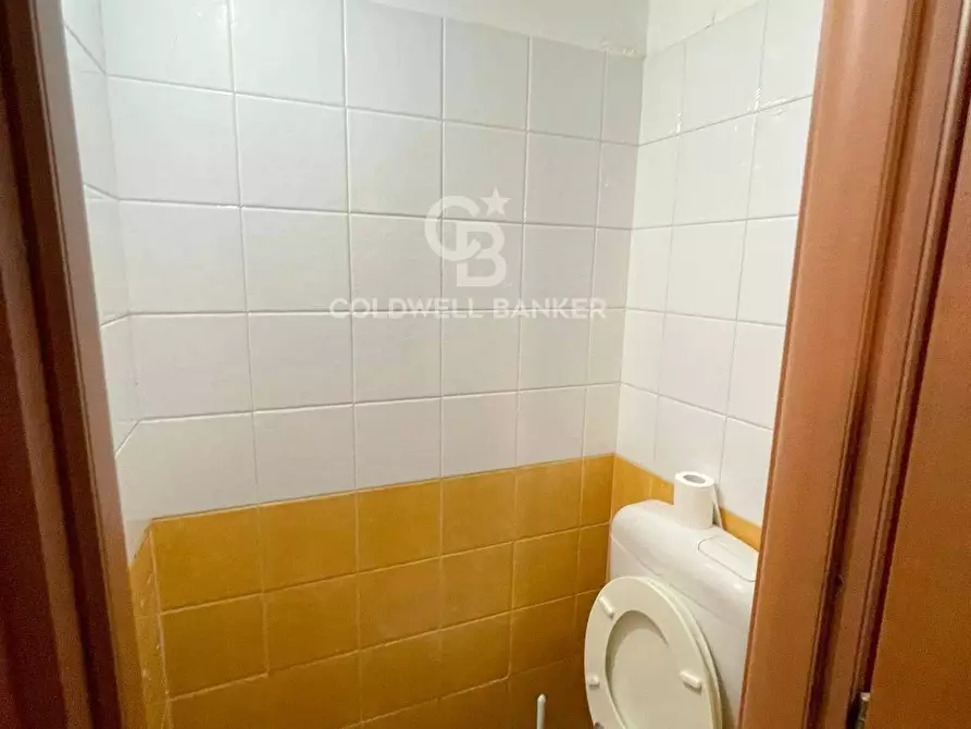 Immagine 11 di Negozio in vendita  in Via Palermo a Roma