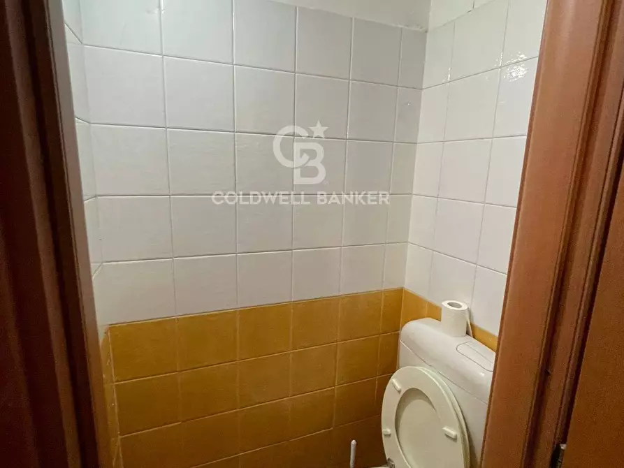 Immagine 12 di Negozio in vendita  in Via Palermo a Roma