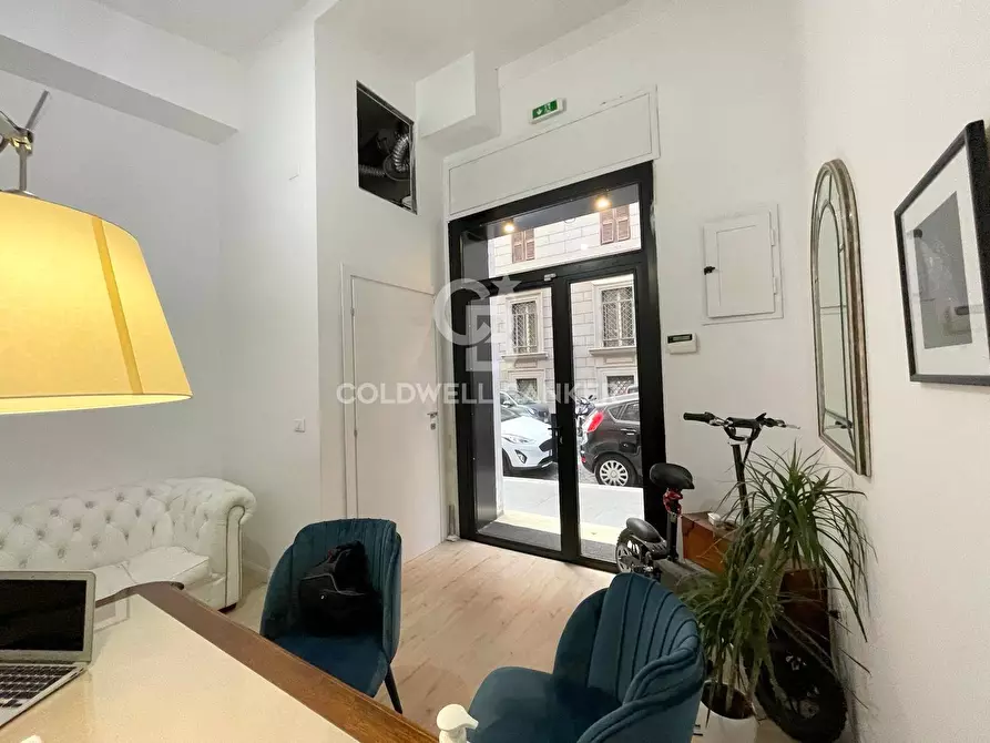 Immagine 9 di Negozio in vendita  in Via Palermo a Roma