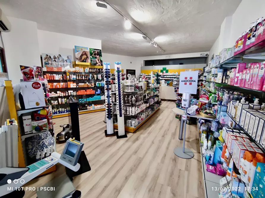 Immagine 4 di Locale commerciale in vendita  in Puntaldia a San Teodoro