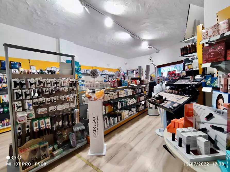 Immagine 9 di Locale commerciale in vendita  in Puntaldia a San Teodoro