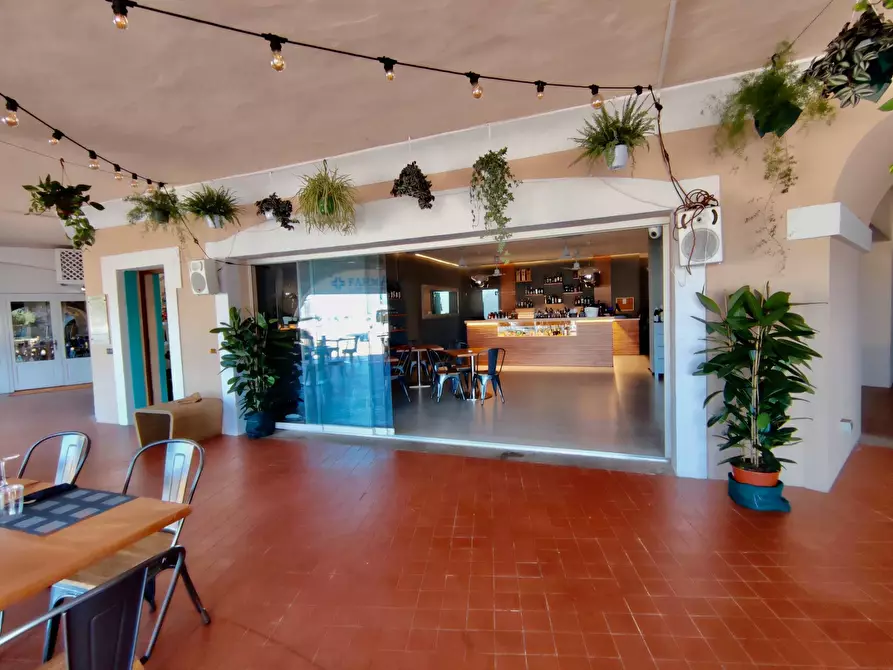 Immagine 6 di Locale commerciale in vendita  in Puntaldia a San Teodoro