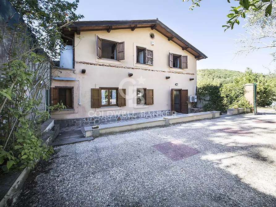 Immagine 1 di Villa in vendita  in Strada Costa Volpara a Viterbo