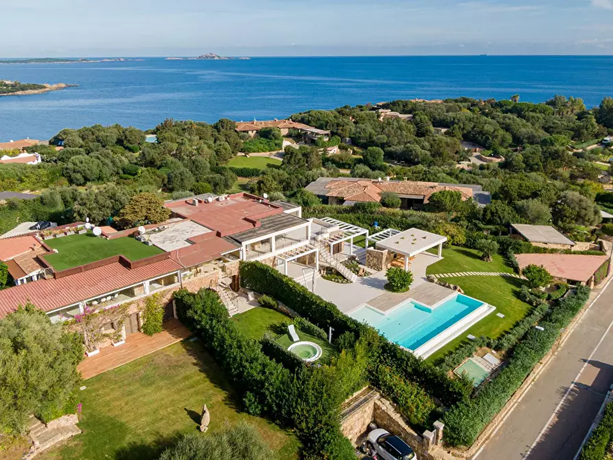 Immagine 1 di Villa in vendita  in Punta Lada a Olbia