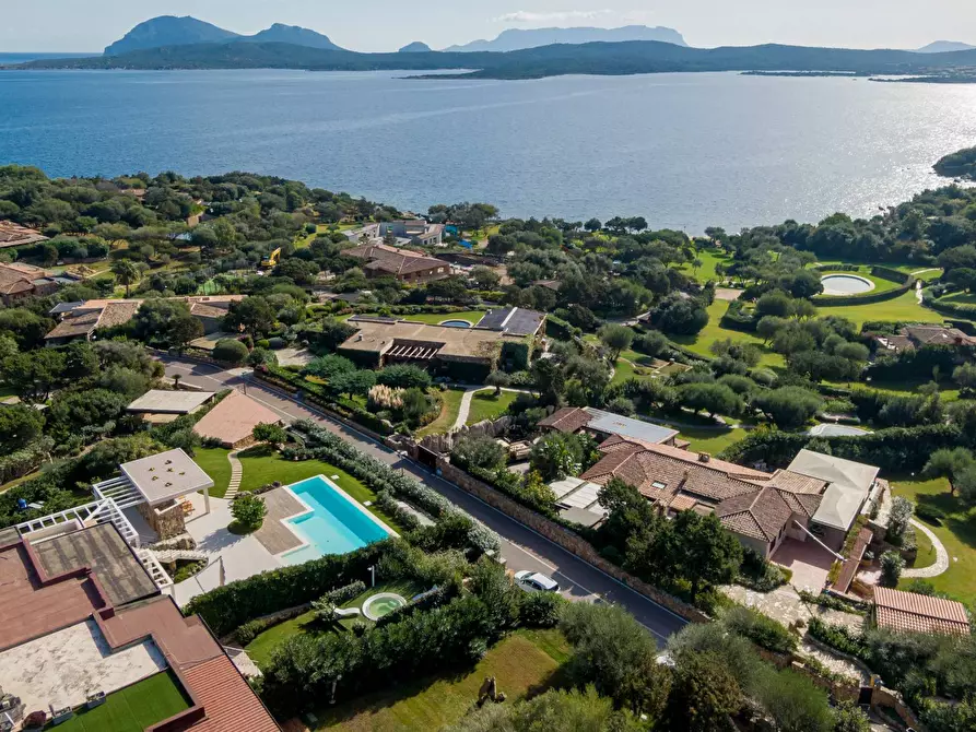 Immagine 1 di Villa in vendita  in Punta Lada a Olbia