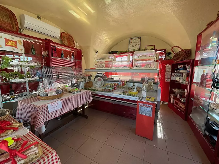 Immagine 1 di Attività commerciale in vendita  in Stazione Marittima - Golfo Aranci a Golfo Aranci