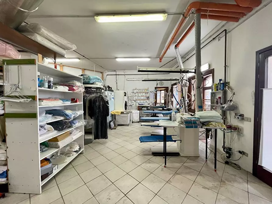 Immagine 9 di Locale commerciale in vendita  in Via Sarra lu Entu Canniggione Costa Smeralda a Arzachena