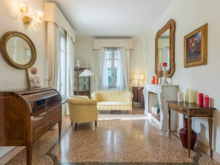 Immagine 8 di Villa in vendita  in Viale D. Chiesa a Riccione