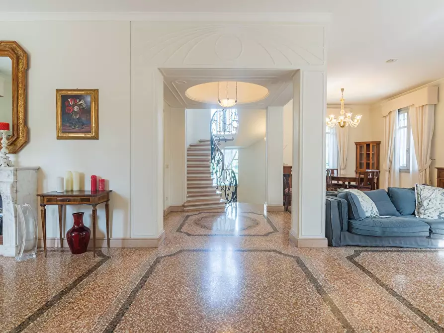 Immagine 7 di Villa in vendita  in Viale D. Chiesa a Riccione